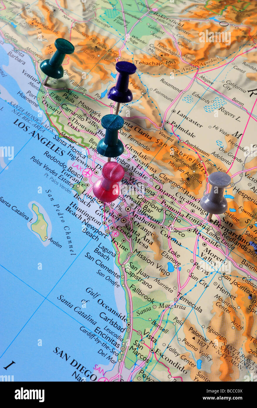 Pasadores de mapa en mapa de California Foto de stock