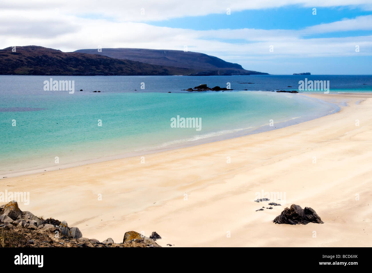 Hermosas playas de arena y la bahía de Balnakeil Bay, Durness, Sutherland en Escocia mirando hacia Cape Wrath Foto de stock