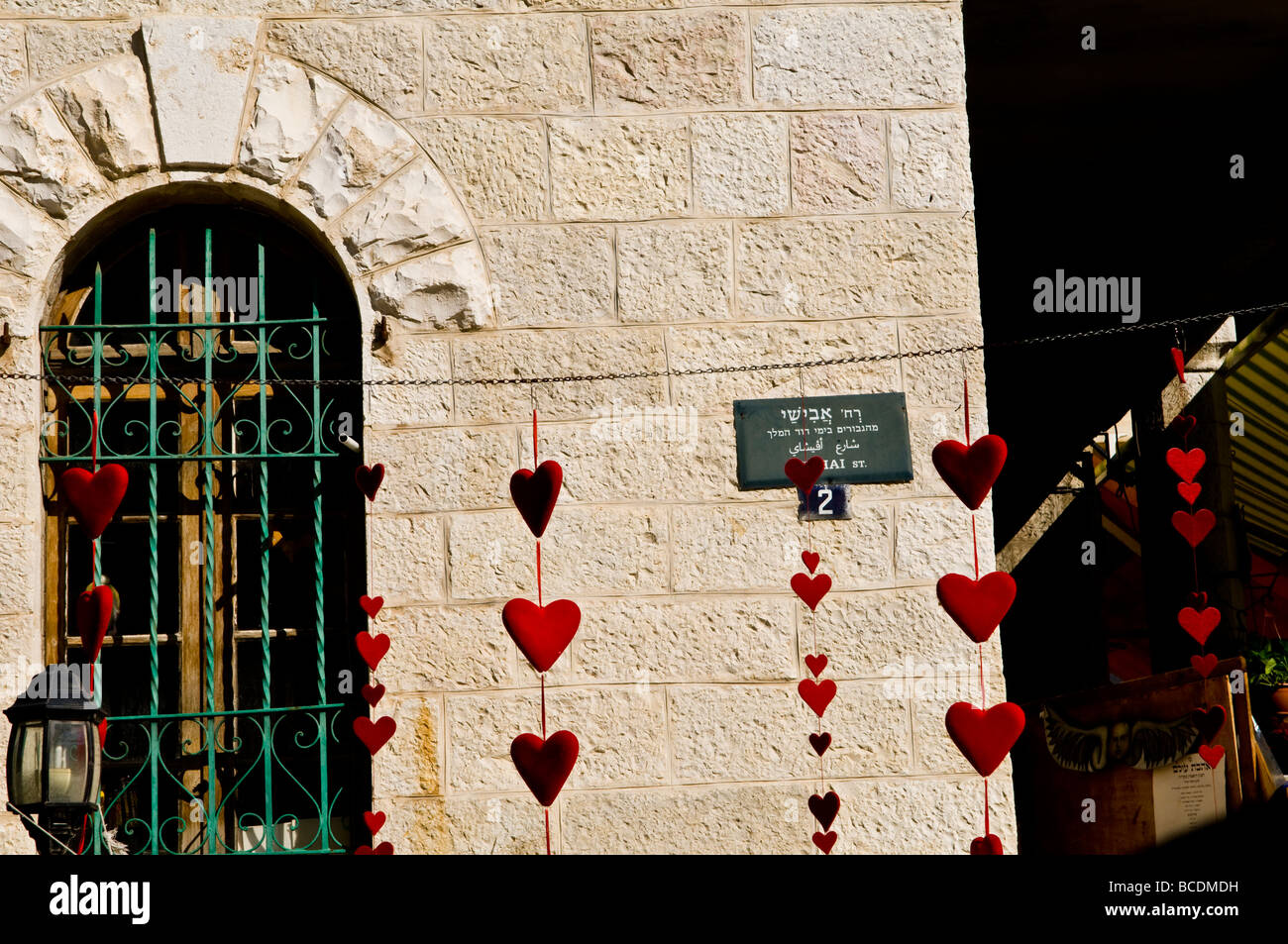 Hermosa arquitectura y diseño en el hermoso barrio de Colonia Alemana en Jerusalén, Israel. Foto de stock