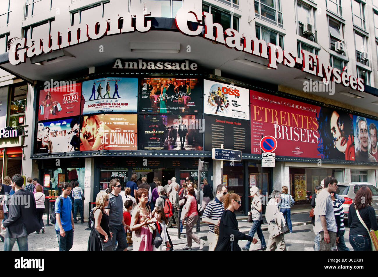 Anenue des Champs Elysees París cine películas de cine fotos Foto de stock