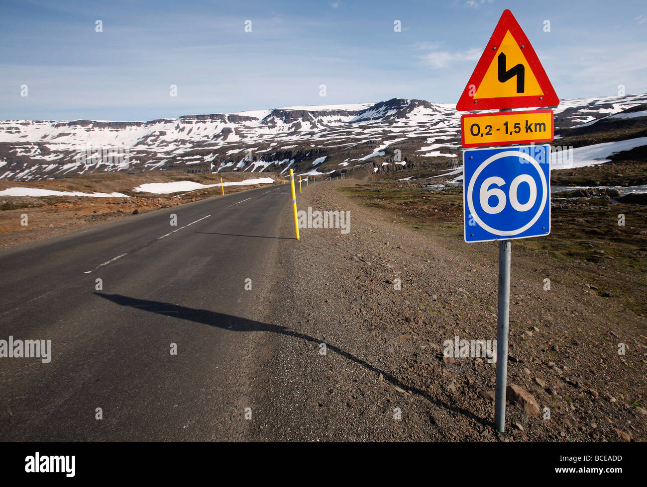 Paso de montaña carretera a Seyðisfjörður, Islandia Foto de stock
