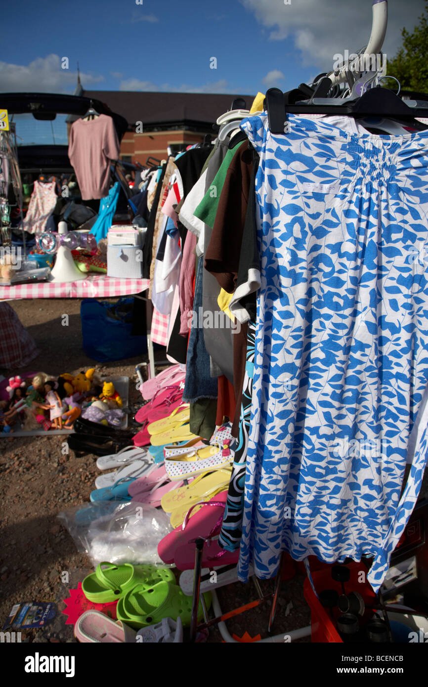 Ropa de segunda mano ropa fotografías e imágenes de alta resolución - Alamy