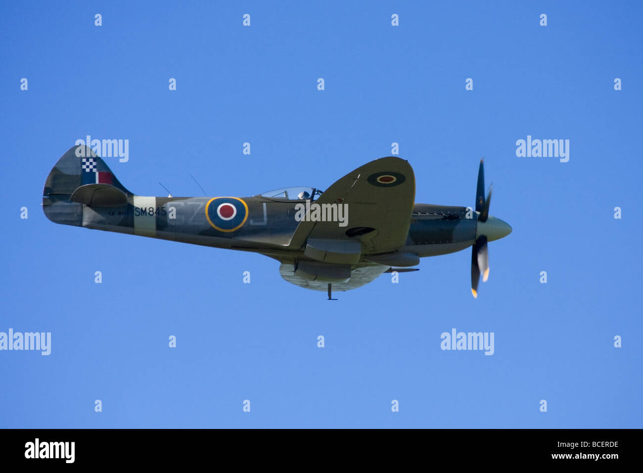 Viejo Spitfire en un avión de hélice airshow Foto de stock