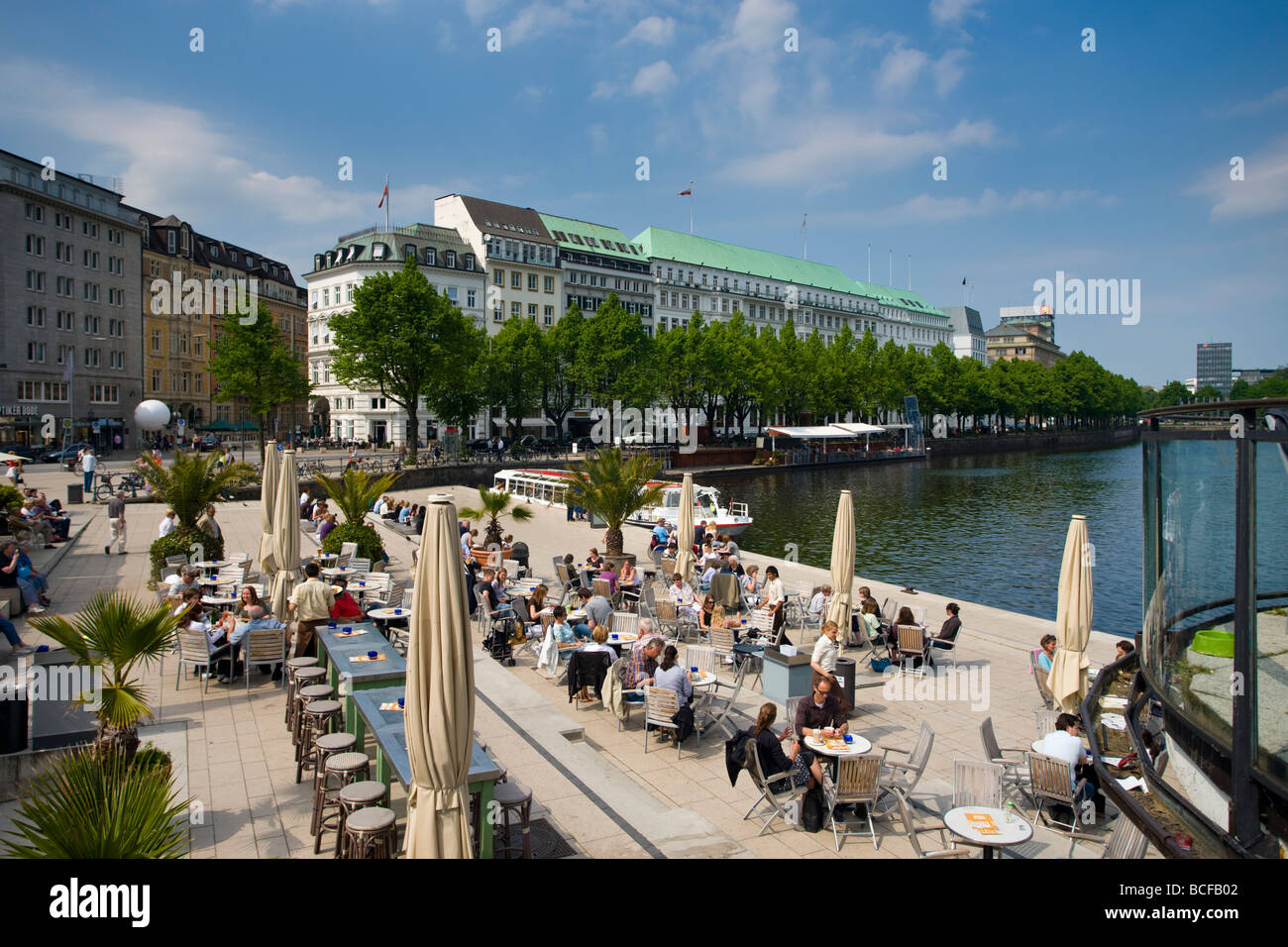 Alemania, Estado de Hamburgo, Hamburgo, lago Binnenalster, cafe Foto de stock