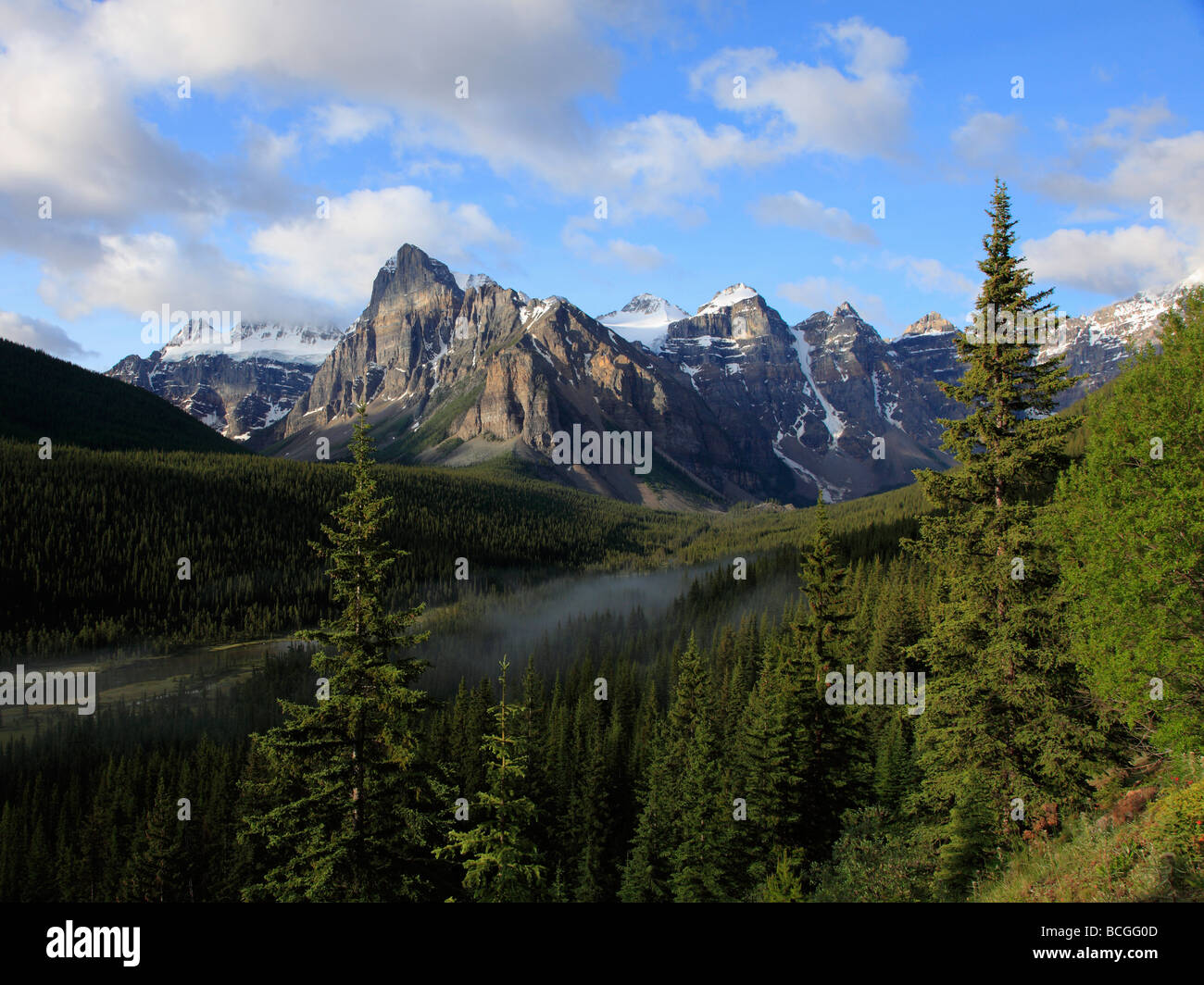 Banff, Alberta, Canadá El Parque Nacional Valle de los Diez Picos Montañas Rocosas Foto de stock