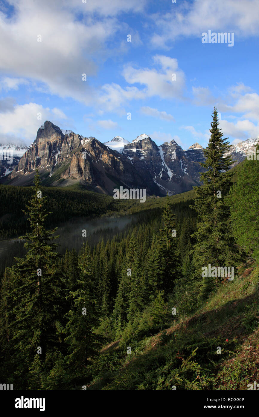 Banff, Alberta, Canadá El Parque Nacional Valle de los Diez Picos Montañas Rocosas Foto de stock
