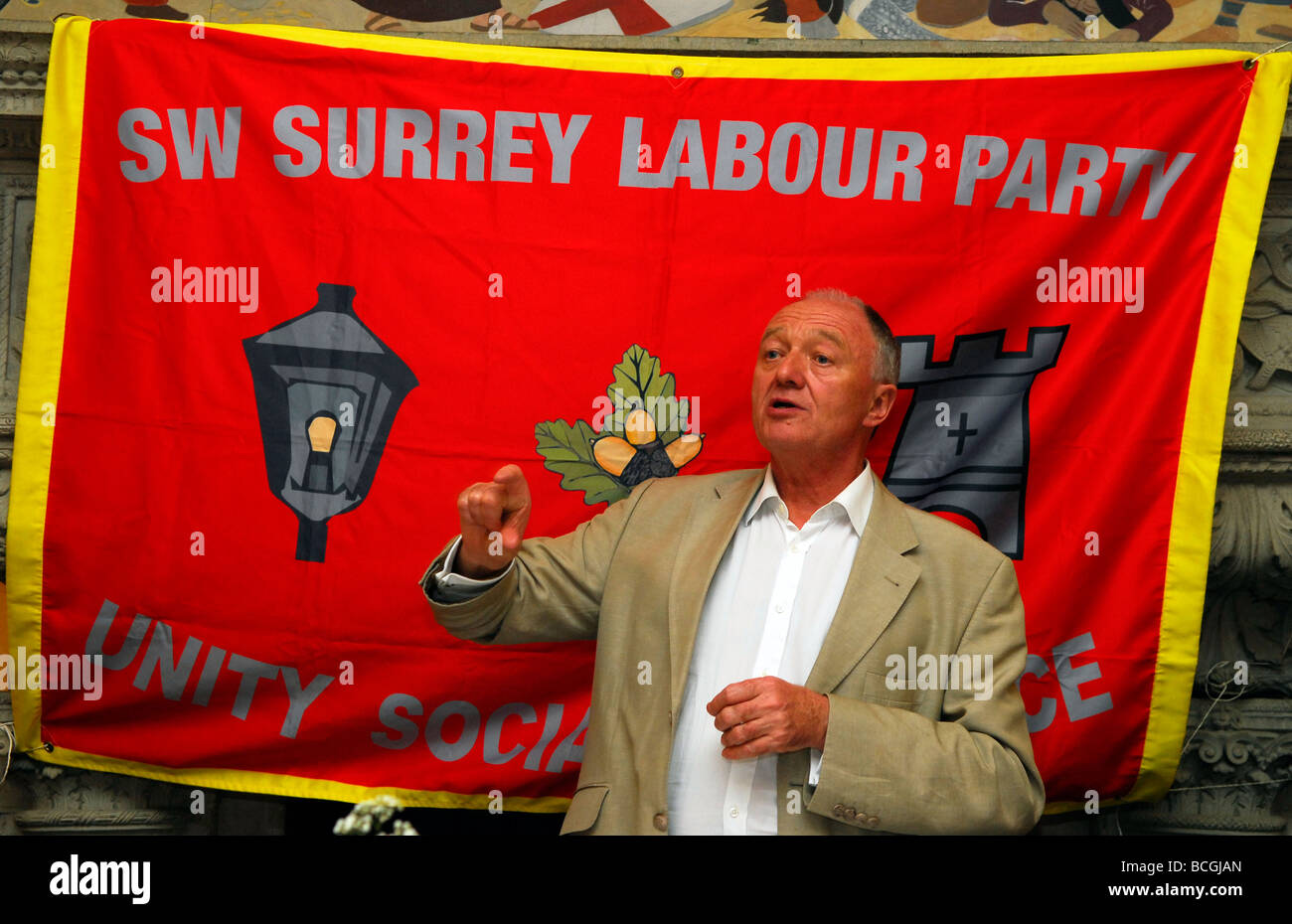 El ex líder de GLC y el alcalde de Londres, Ken Livingstone hablando en South West Surrey parte de trabajo, cenas de verano Headley, Hants REINO UNIDO. Foto de stock