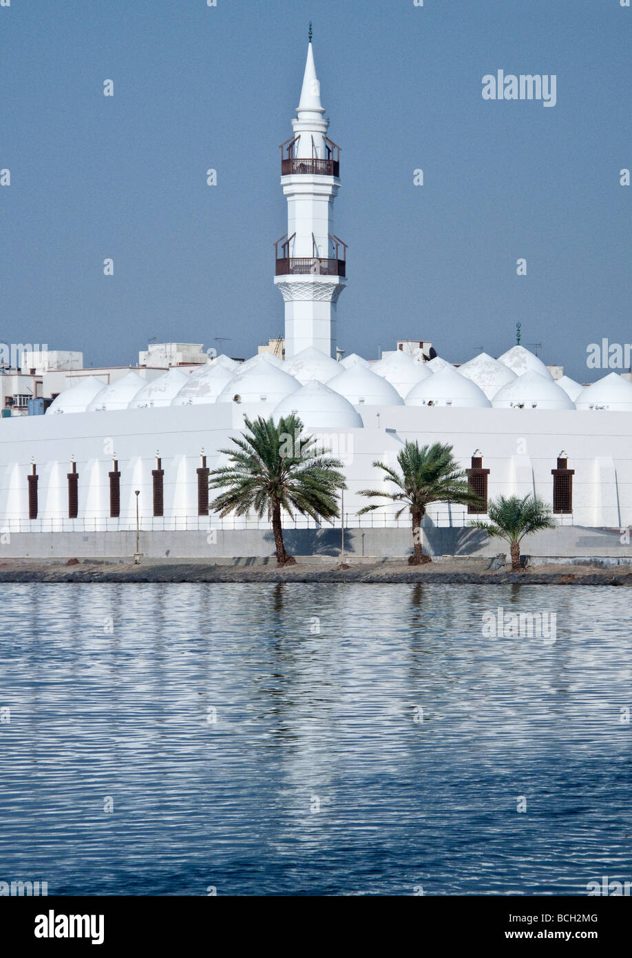 Jeddah el lago mezquita en el centro antiguo de la ciudad Foto de stock