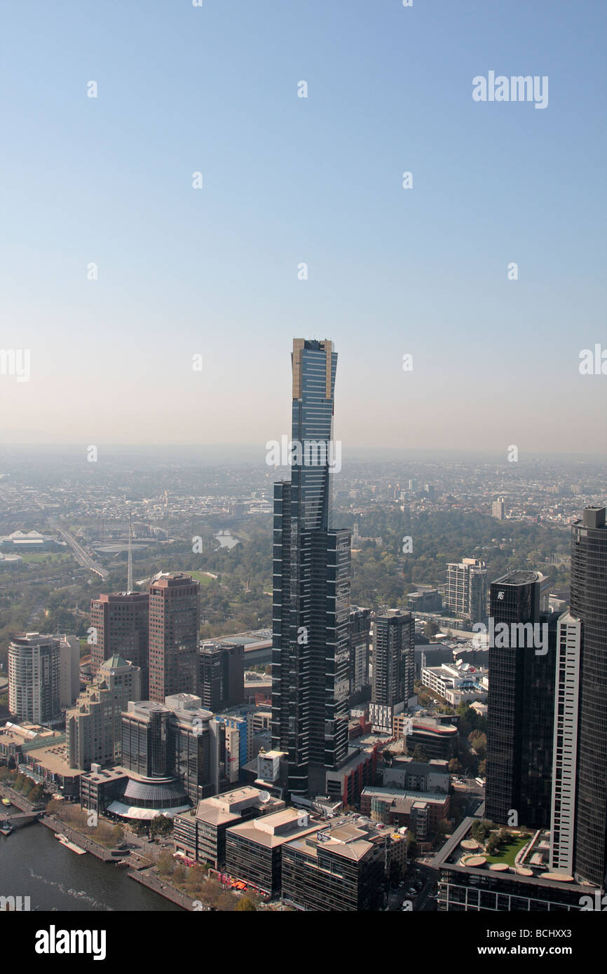 La Torre Eureka visto desde la plataforma de observación en el piso 55 de la torre Rialto, en Melbourne, Victoria, Australia Foto de stock