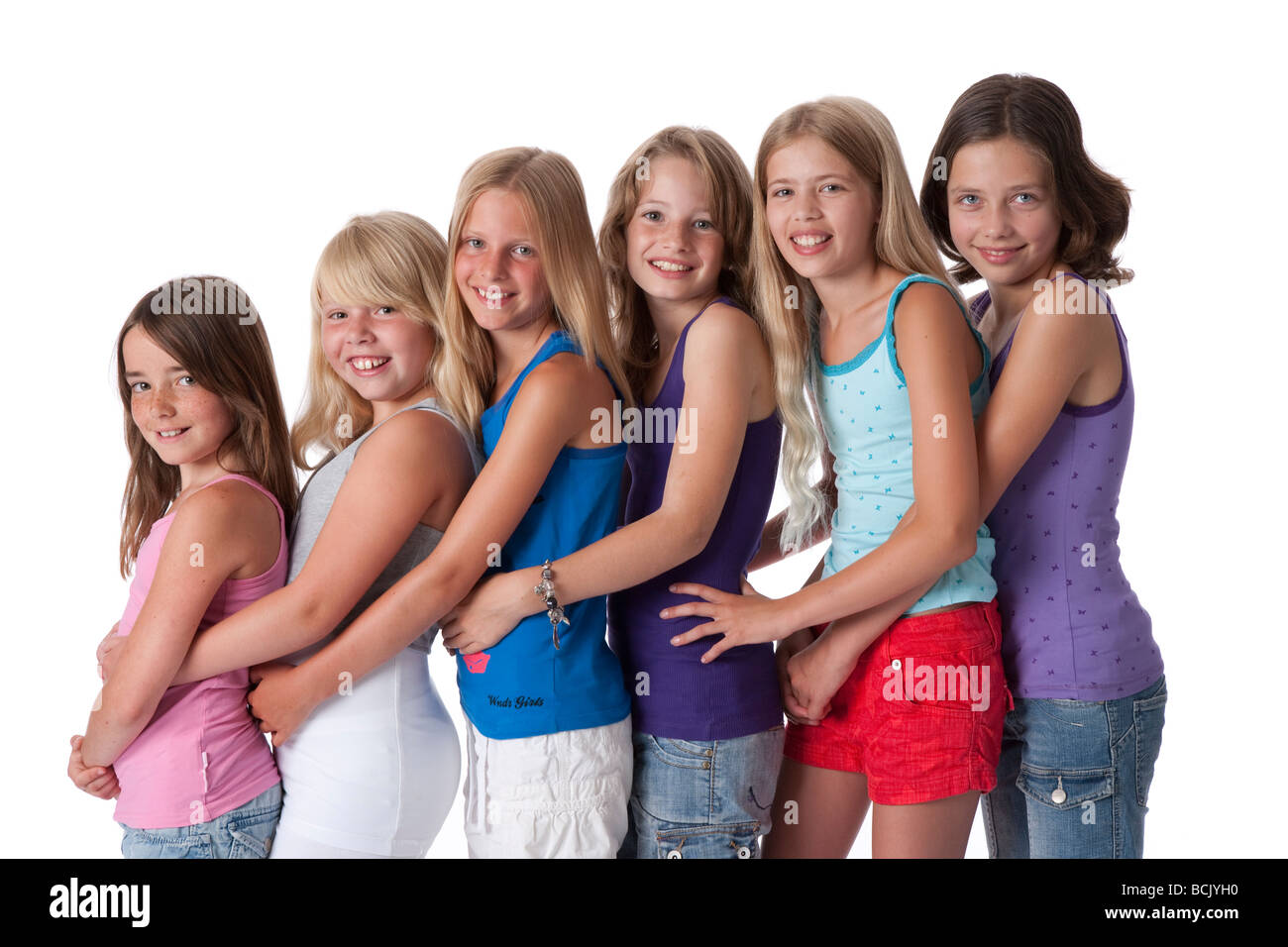Seis chicas de 10 años en una fila Fotografía de stock - Alamy