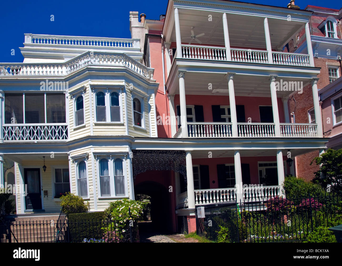 Casa de estilo tradicional victoriano;villa o mansión en Charleston, Carolina del Sur, Estados Unidos, América del Norte Foto de stock