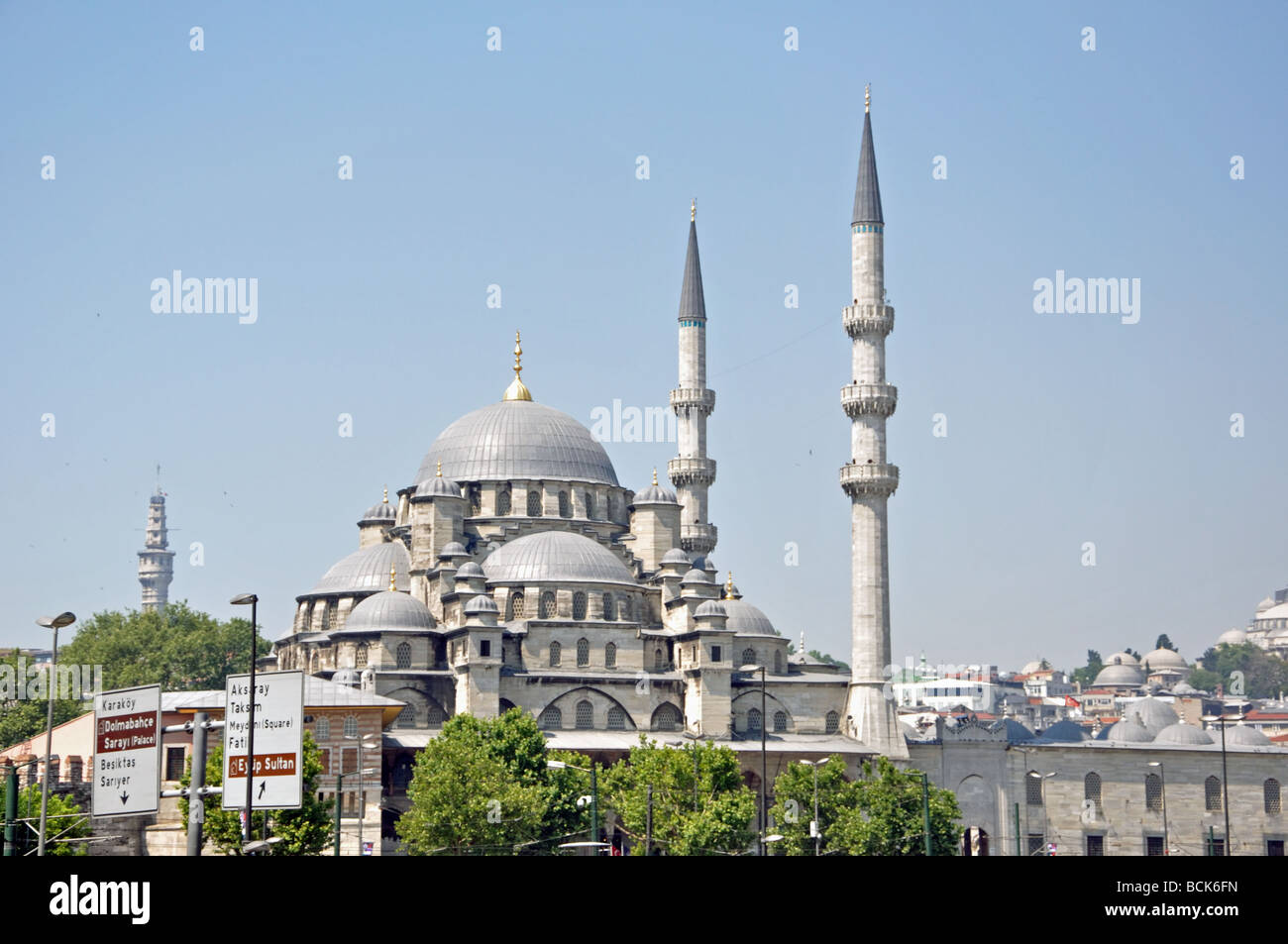 La Yeni Camii O Mezquita Los 400 Años De Edad Nueva Mezquita En Estambul Turquía Fotografía