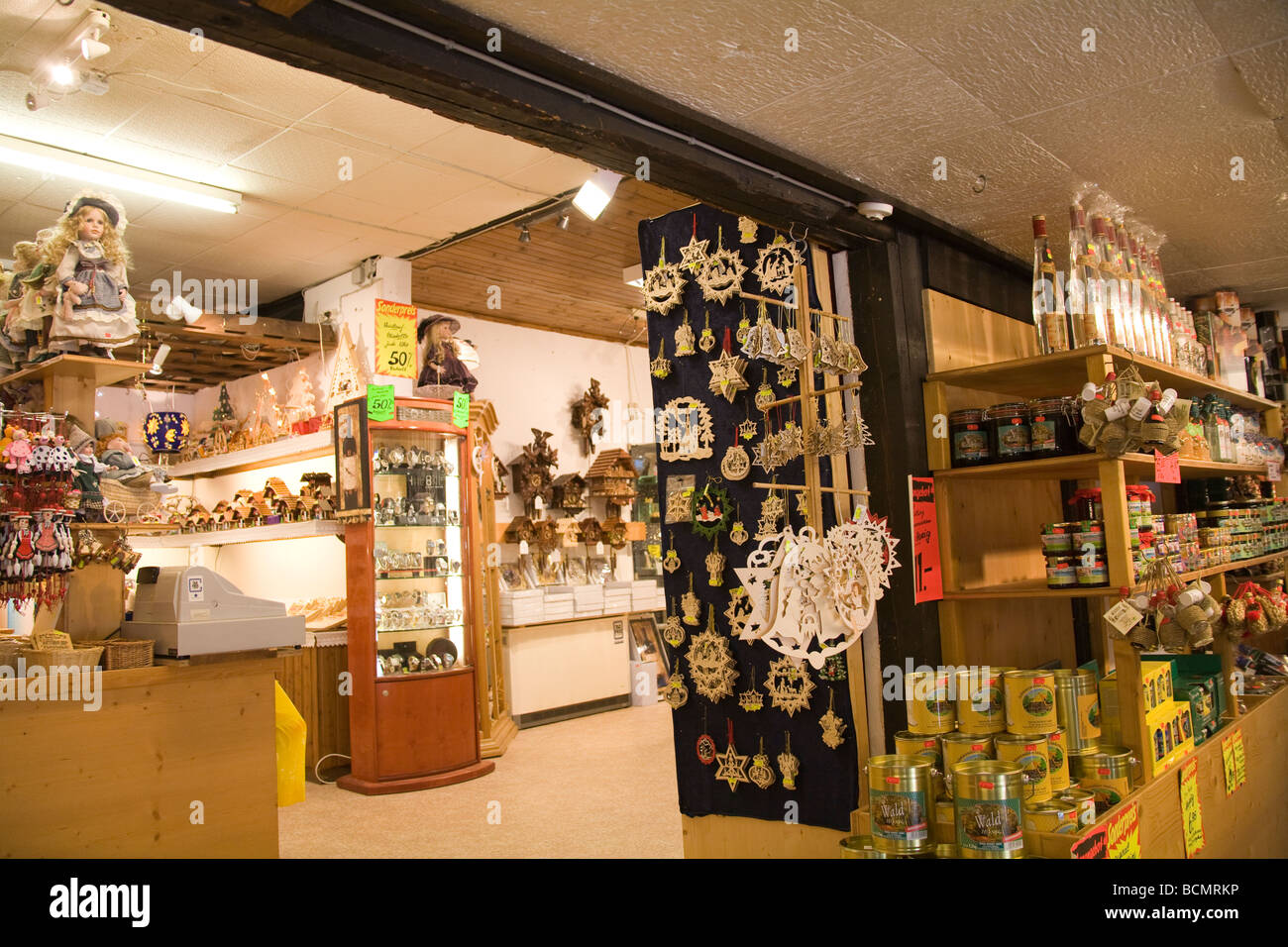 Selva Negra Alemania tienda de souvenirs de la UE la venta de artesanías  producidas localmente Fotografía de stock - Alamy