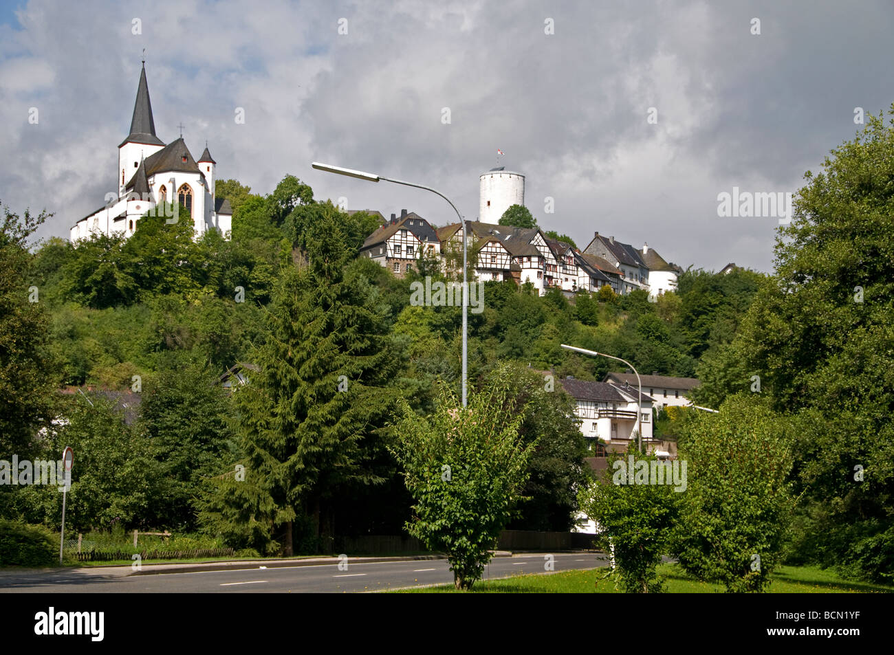 Ciudad Castillo Nordeifel romántico alemán Alemania Foto de stock