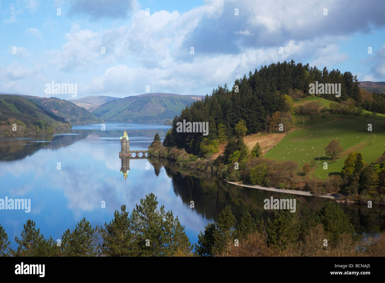 El lago Vyrnwy Gales Powys UK Reino Unido GB Gran Bretaña Islas Británicas Foto de stock