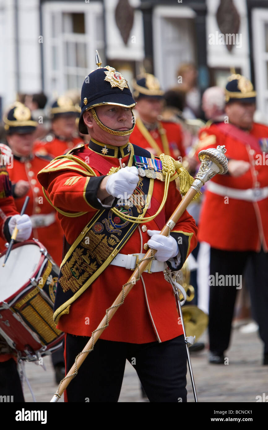 La banda Kohema (Princesa de Gales) regimiento del desfile a través de Guildford después que regresan de las excursiones en Afganistán e Irak. Foto de stock
