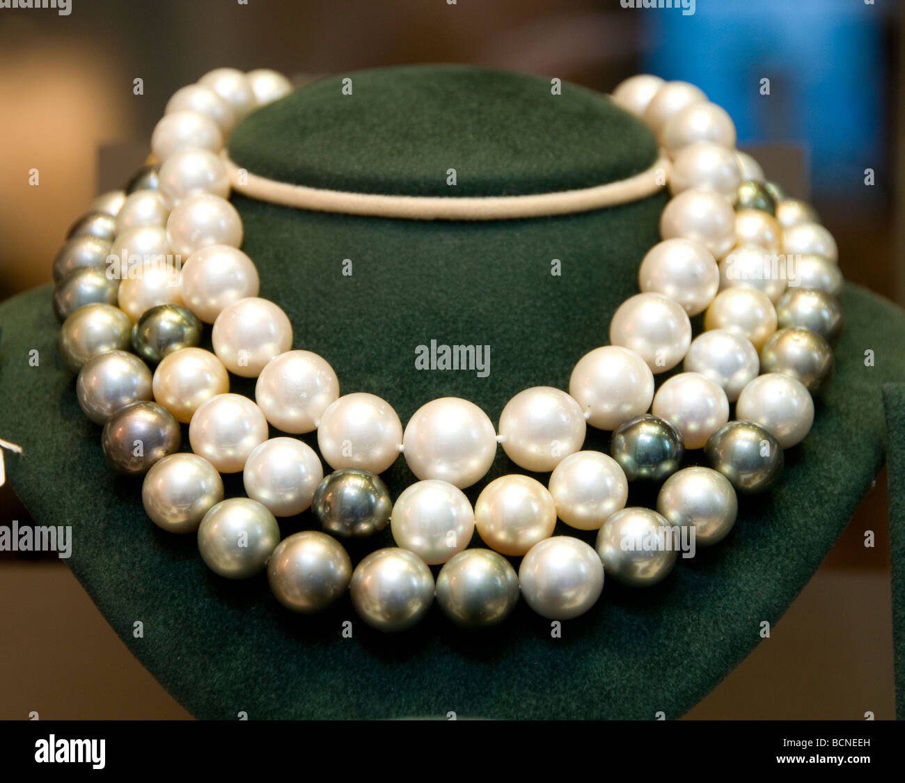Collar de perlas de Place Vendome Paris joya joyero Foto de stock