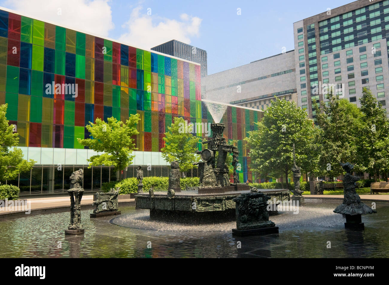 Jean Paul Riopelle square y el centro de congresos Montreal Quebec Canadá Foto de stock