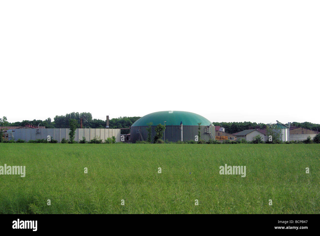 Planta de biogás Biogasanlage 32 Foto de stock