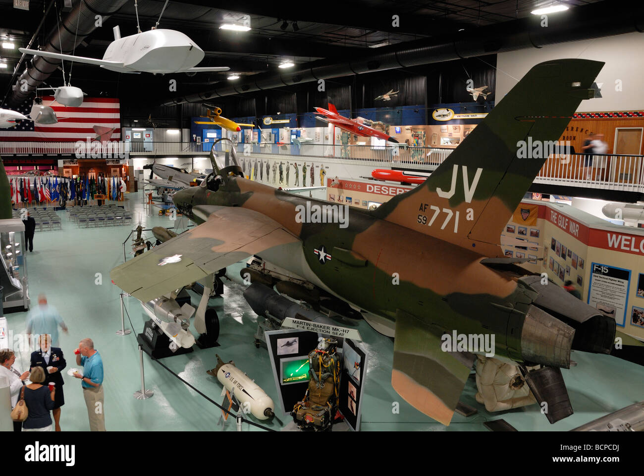 En el interior de la aeronave Armament Museum Eglin Airforce Base Foto de stock