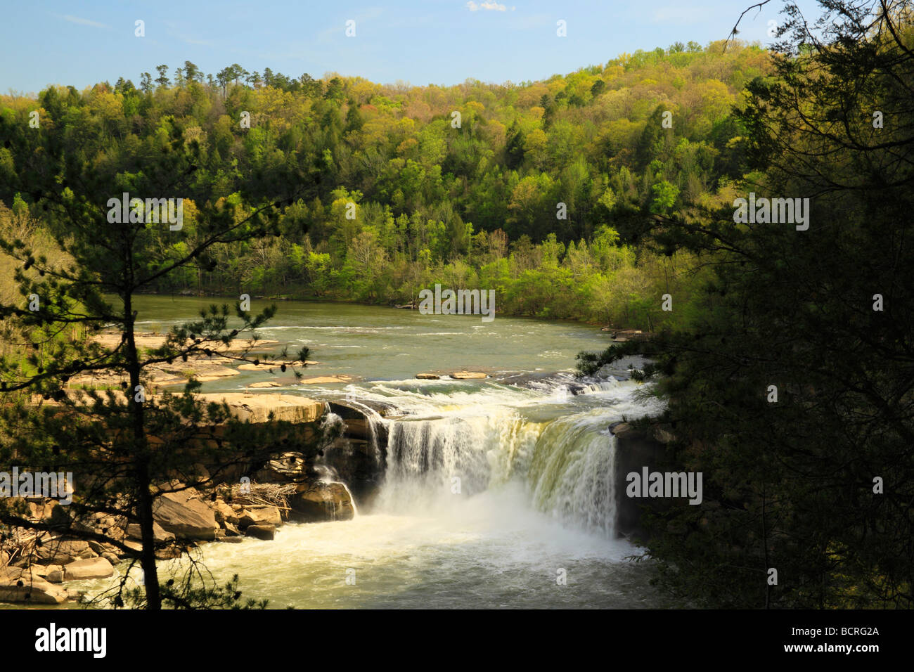 Vista de Cumberland Falls de Eagle Falls Trail Cumberland Falls State ...