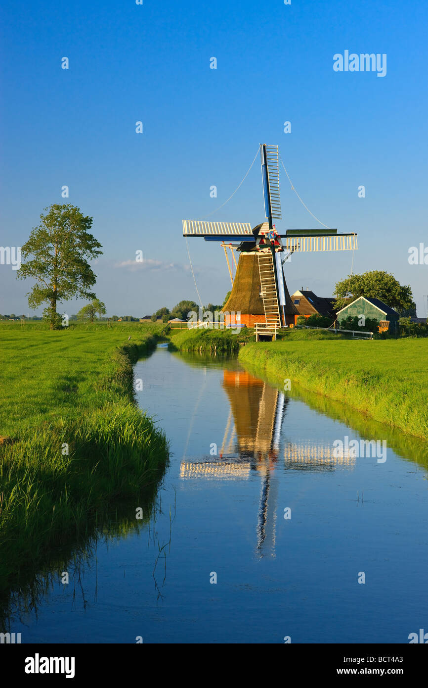 El molino de viento Eolo Aduard Groningen Holanda Foto de stock
