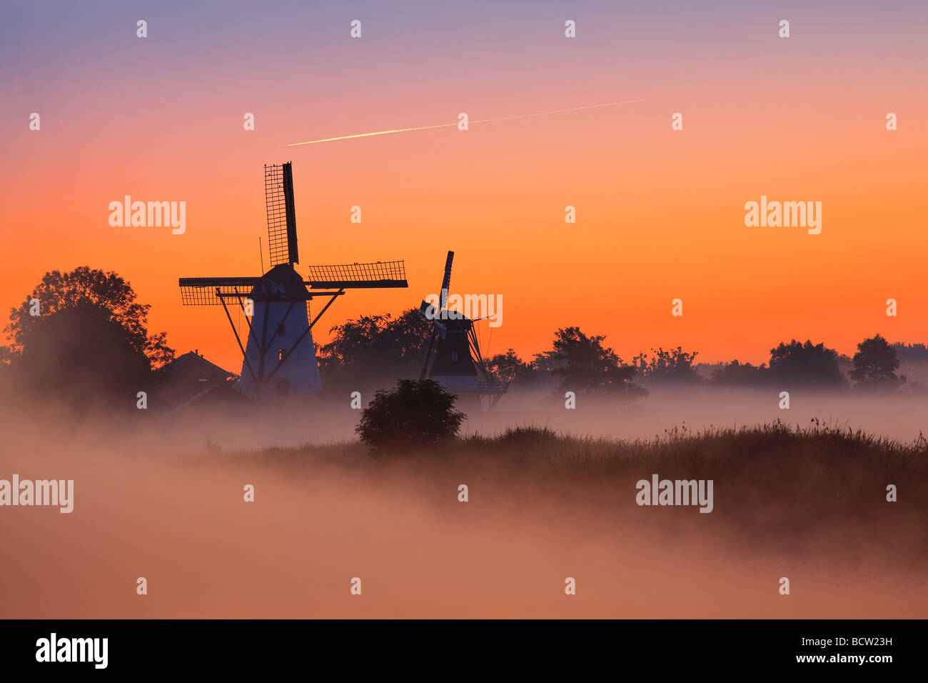 Gloria de la mañana en el pueblecito de diez Boer en la provincia de Groningen, en el norte de los Países Bajos Foto de stock