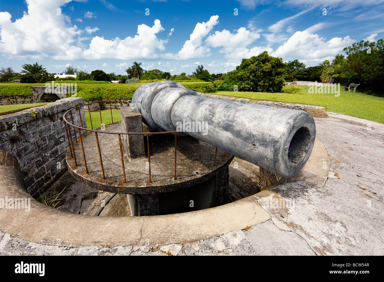 Cañón en una fortaleza, Fort Hamilton, Hamilton, Bermudas Foto de stock