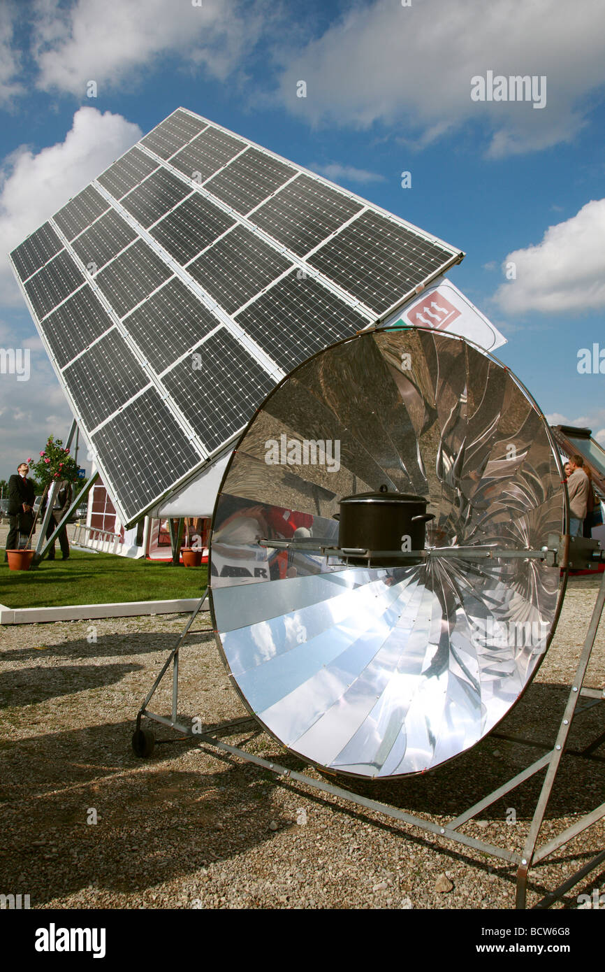 El fogón solar, la superficie solar, la energía solar módulo solar Foto de stock