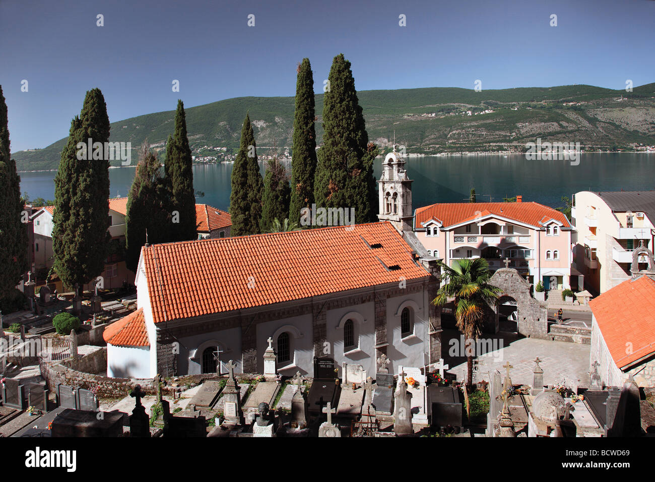 Iglesia de la Ascensión, Herceg Novi, Montenegro. Foto de stock