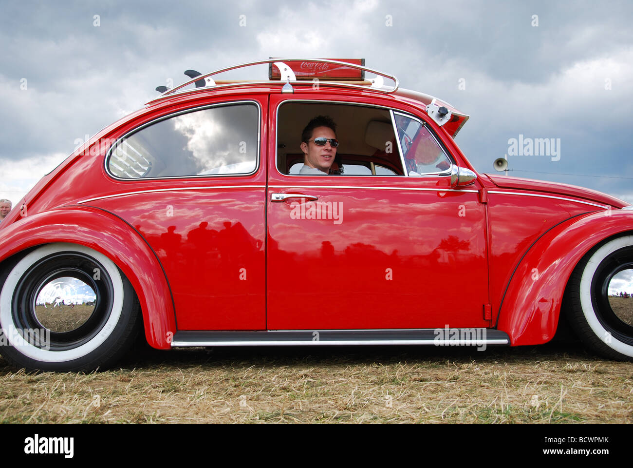 VW beetle clásico rojo lowrider Foto de stock