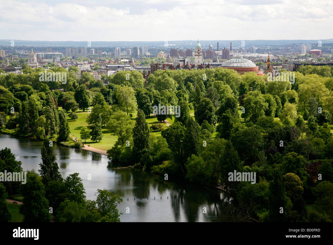 Vista aérea de los Jardines de Kensington y el Royal Albert Hall, Kensington, Londres, Reino Unido. Foto de stock
