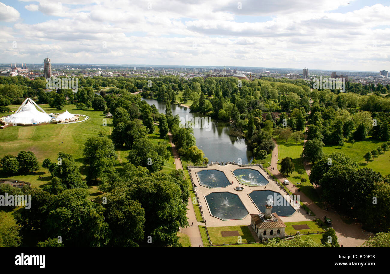 Vista aérea de jardines italianos y el largo del agua, los Jardines de Kensington, Londres, Reino Unido. Foto de stock