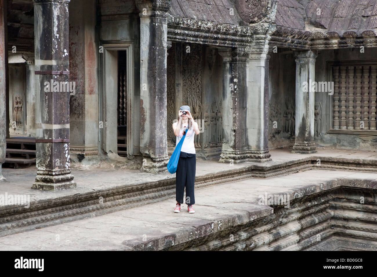 Dentro del complejo del templo de Angkor Wat en Camboya Foto de stock