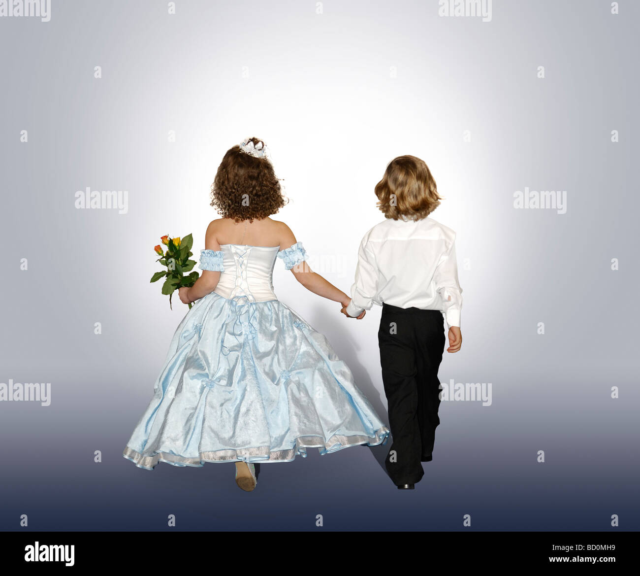Los niños vestidos de boda Fotografía de stock - Alamy