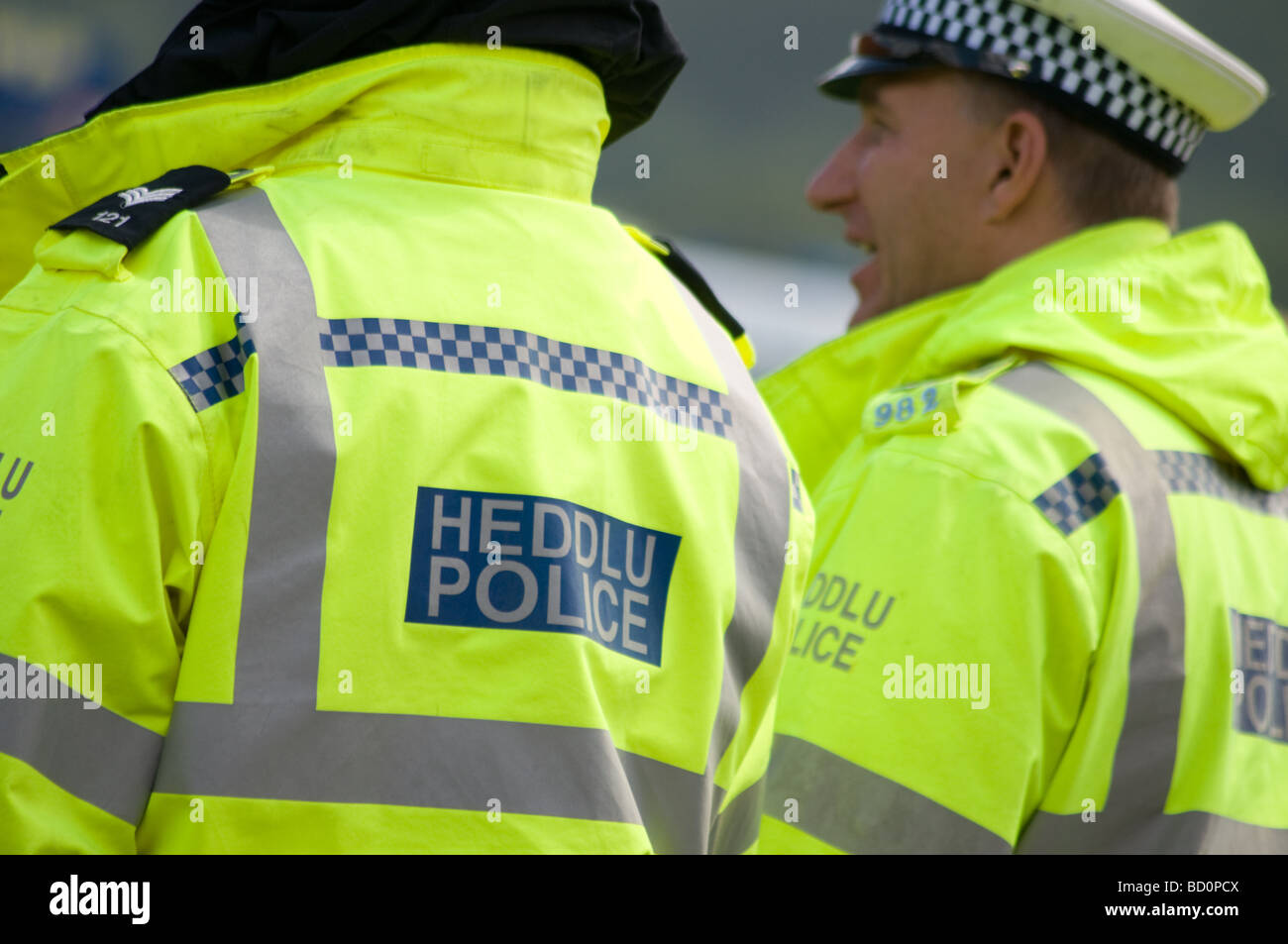 Agentes de tráfico de la policía de Dyfed Powys Foto de stock