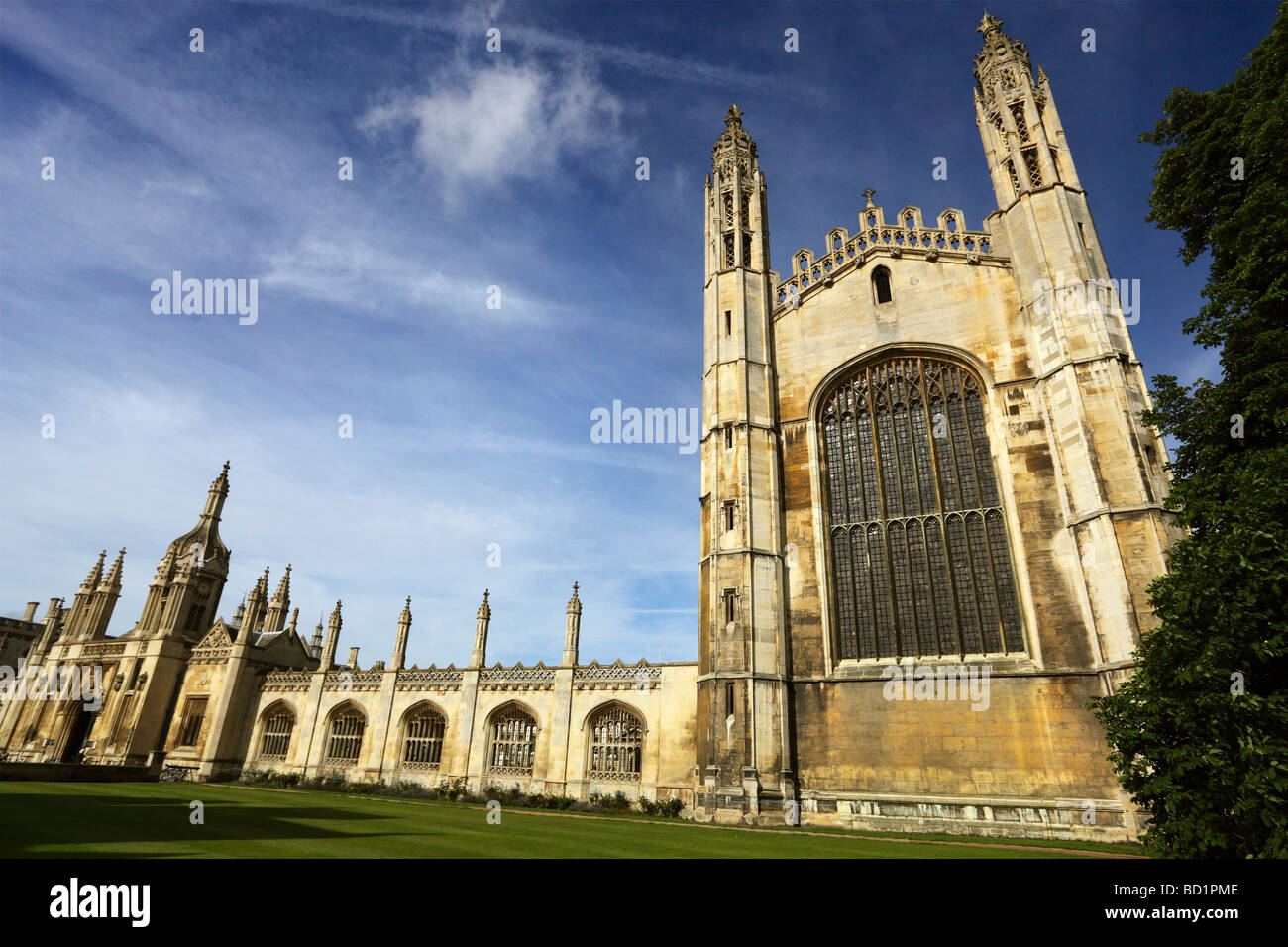 La entrada y la Capilla de King's College de Cambridge 2 Foto de stock