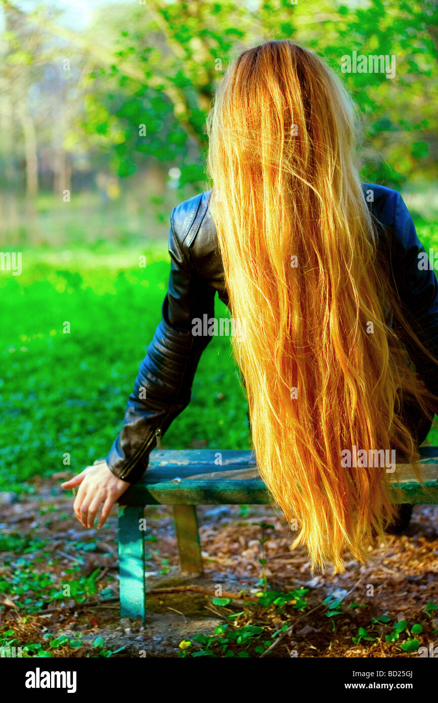 de mujer rubia con cabello largo natural Fotografía de stock - Alamy
