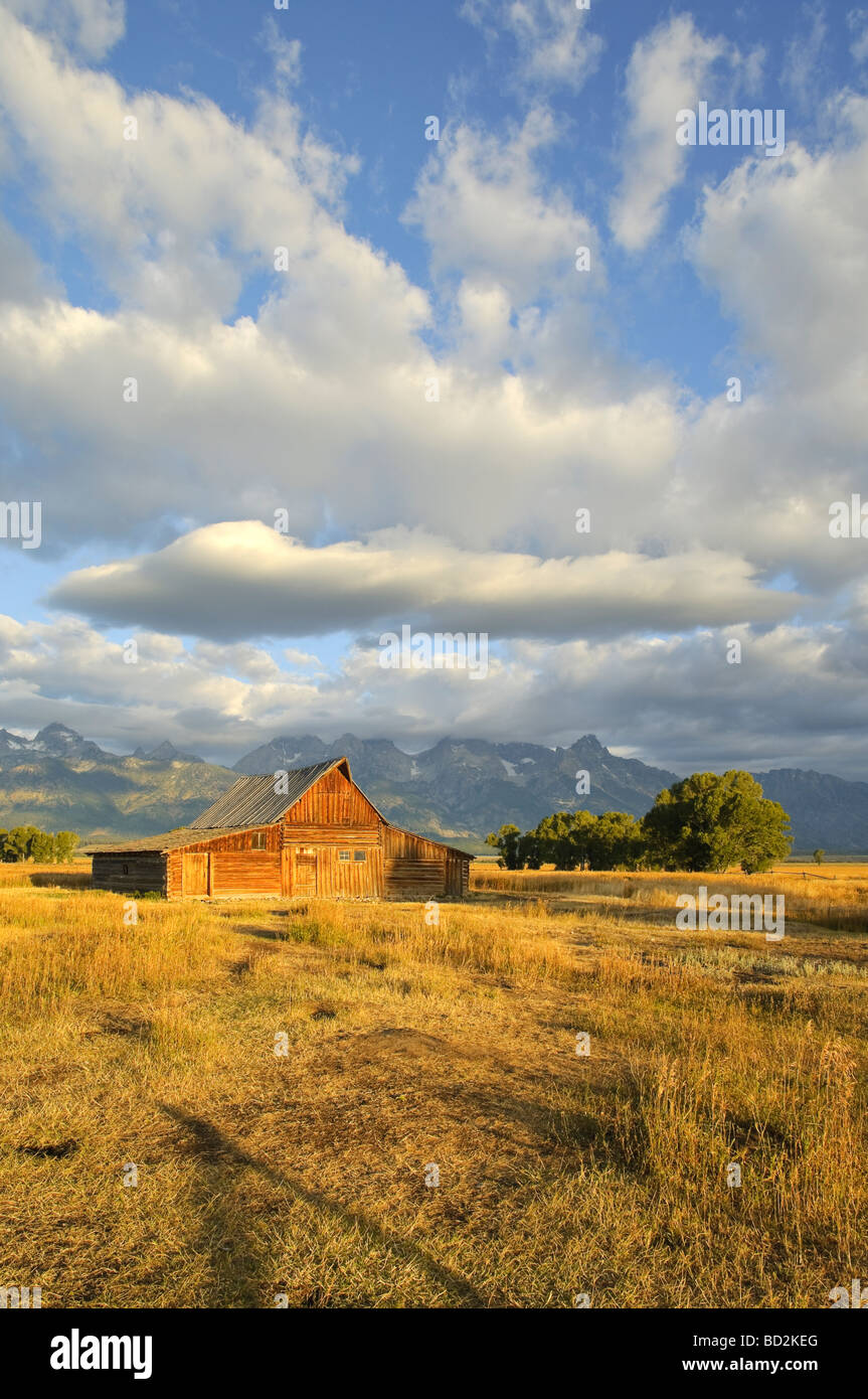 Antiguo pajar y Cordillera Teton Jackson Hole Wyoming USA Foto de stock