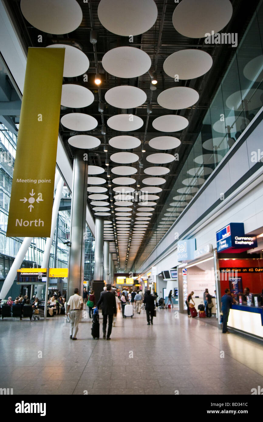 Terminal del aeropuerto de heathrow fotografías e imágenes de alta