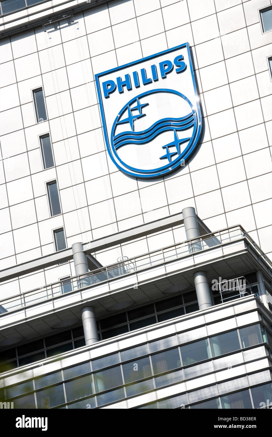 El logotipo de la empresa en la electrónica multinacional holandesa  Koninklijke Philips Electronics sede en Amsterdam, Holanda Fotografía de  stock - Alamy