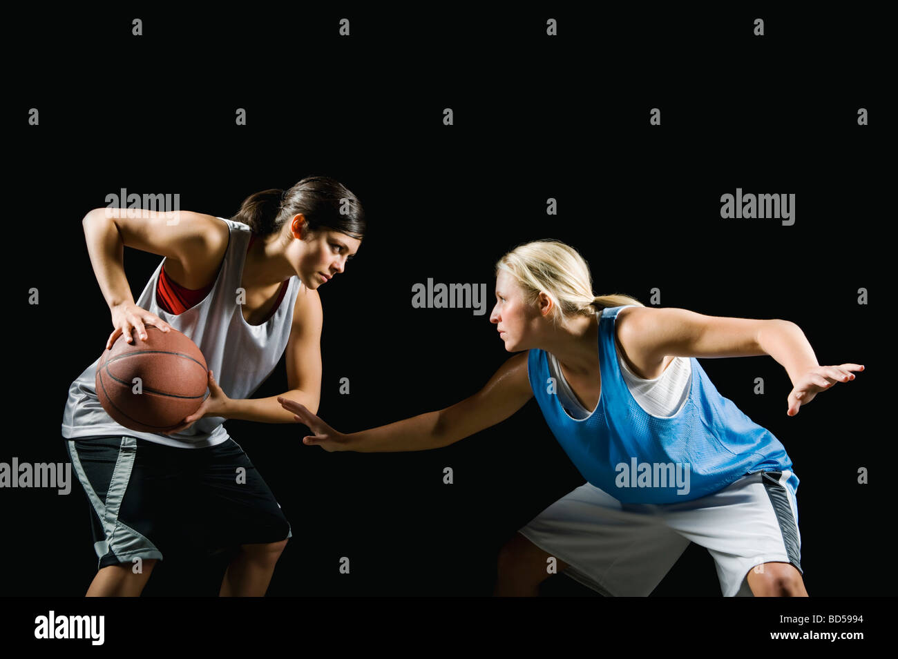 Dos jugadores de baloncesto Foto de stock