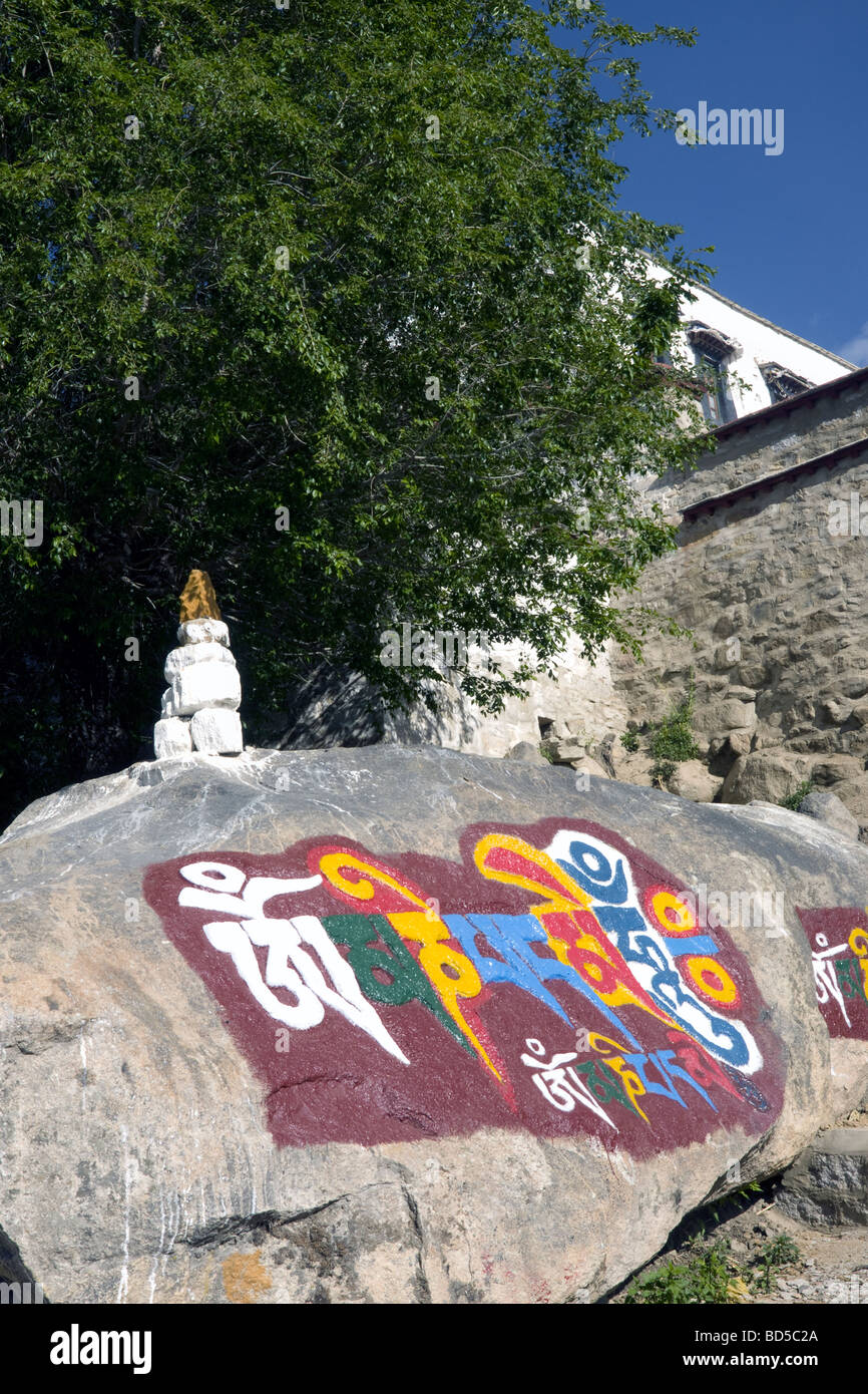Pinturas rupestres en el monasterio de Drepung Foto de stock