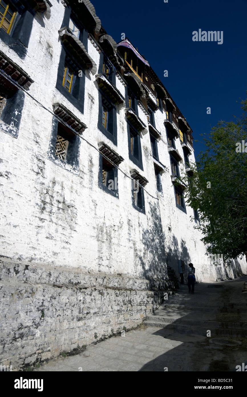 Edificios tradicionales tibetanos en el monasterio de Drepung Foto de stock