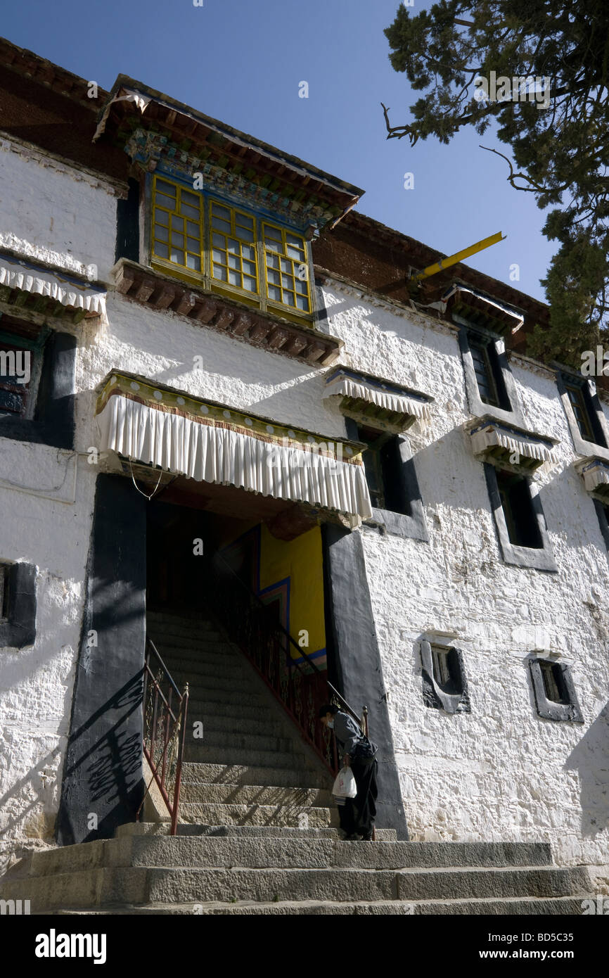 Sanga tratsang en el monasterio de Drepung Foto de stock