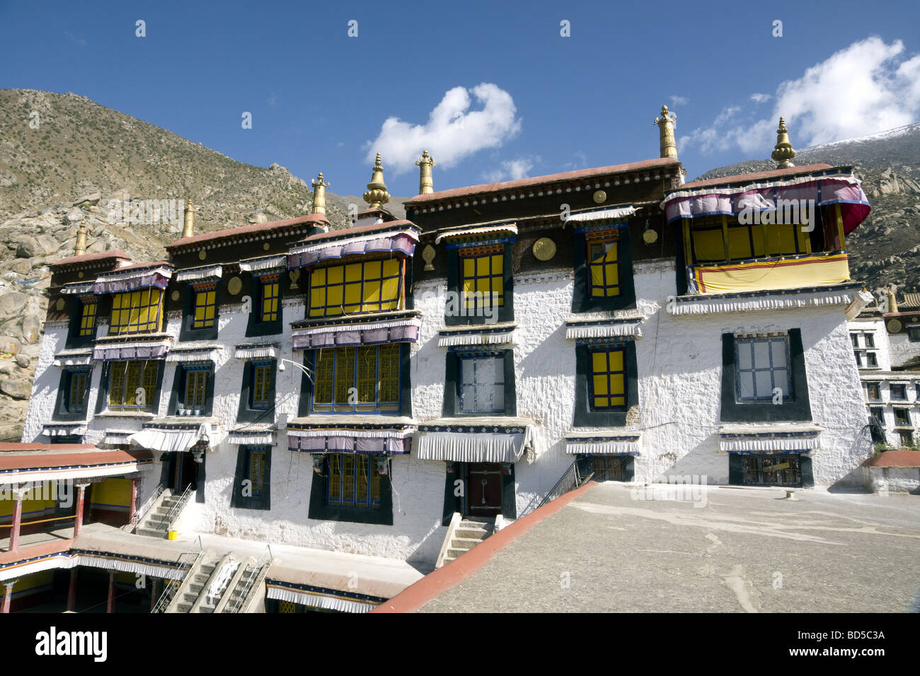 Palacio de Ganden en el monasterio de Drepung Foto de stock