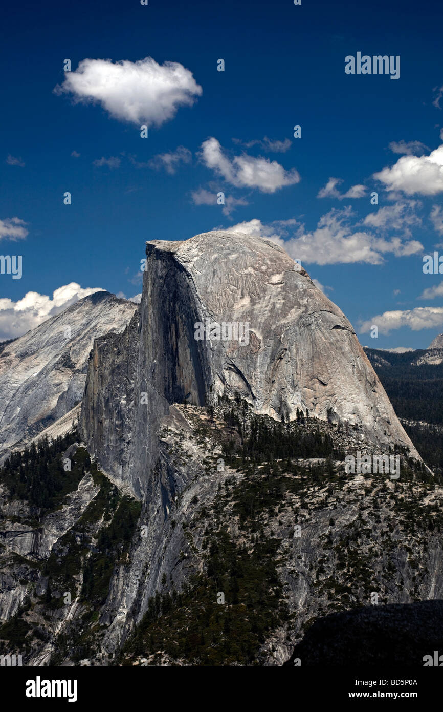 Half Dome, el Parque Nacional Yosemite vistos desde el Glaciar Point, California, EE.UU. Foto de stock