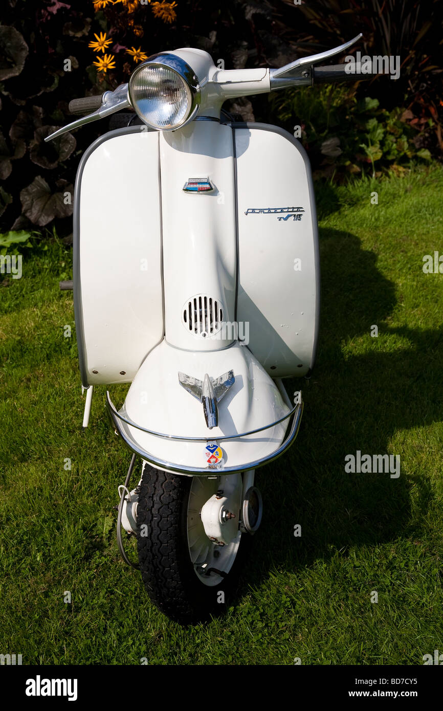 1960s lambretta fotografías e imágenes de alta resolución - Alamy