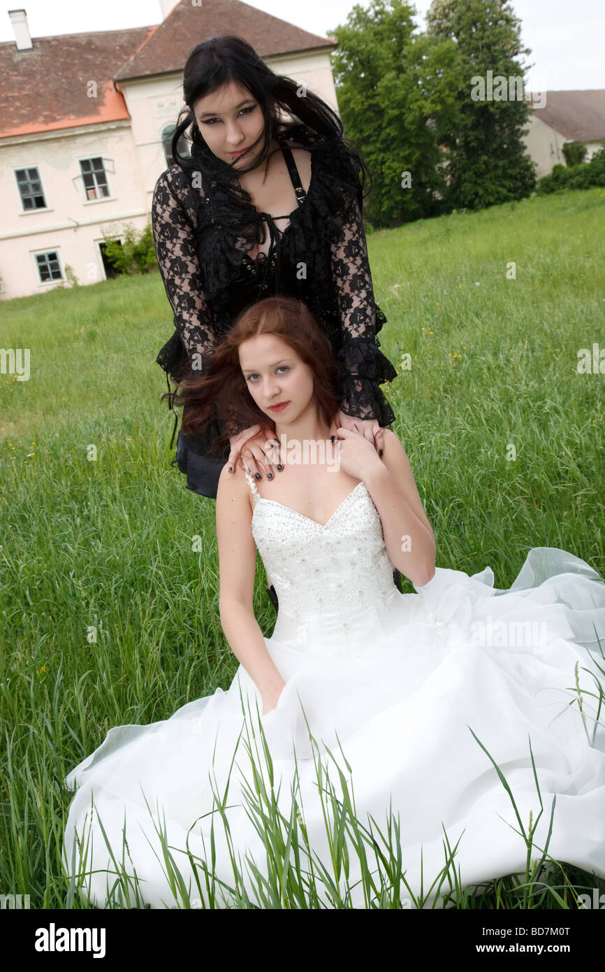 Vestidos De Dama De Honor Negro Fotos e Imágenes de stock - Alamy