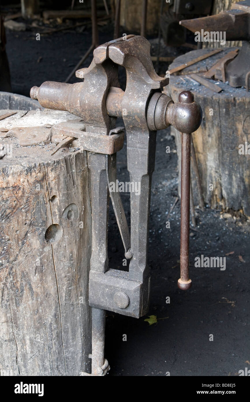 Antiguo tornillo de Banco Fotografía de stock - Alamy